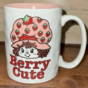 SUPER CUTE 🥰 STRAWBERRY 🍓 SHORTCAKE 🍰 BERRY CUTE CERAMIC COFFEE MUG ☕️ 17oz